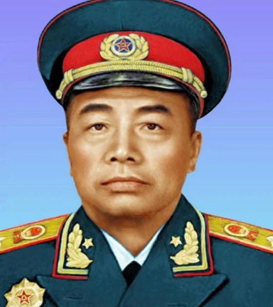 彭德怀脾气火爆，说话耿直，很多高级将领都受过他的批评，就连资深功高的刘伯承，在关