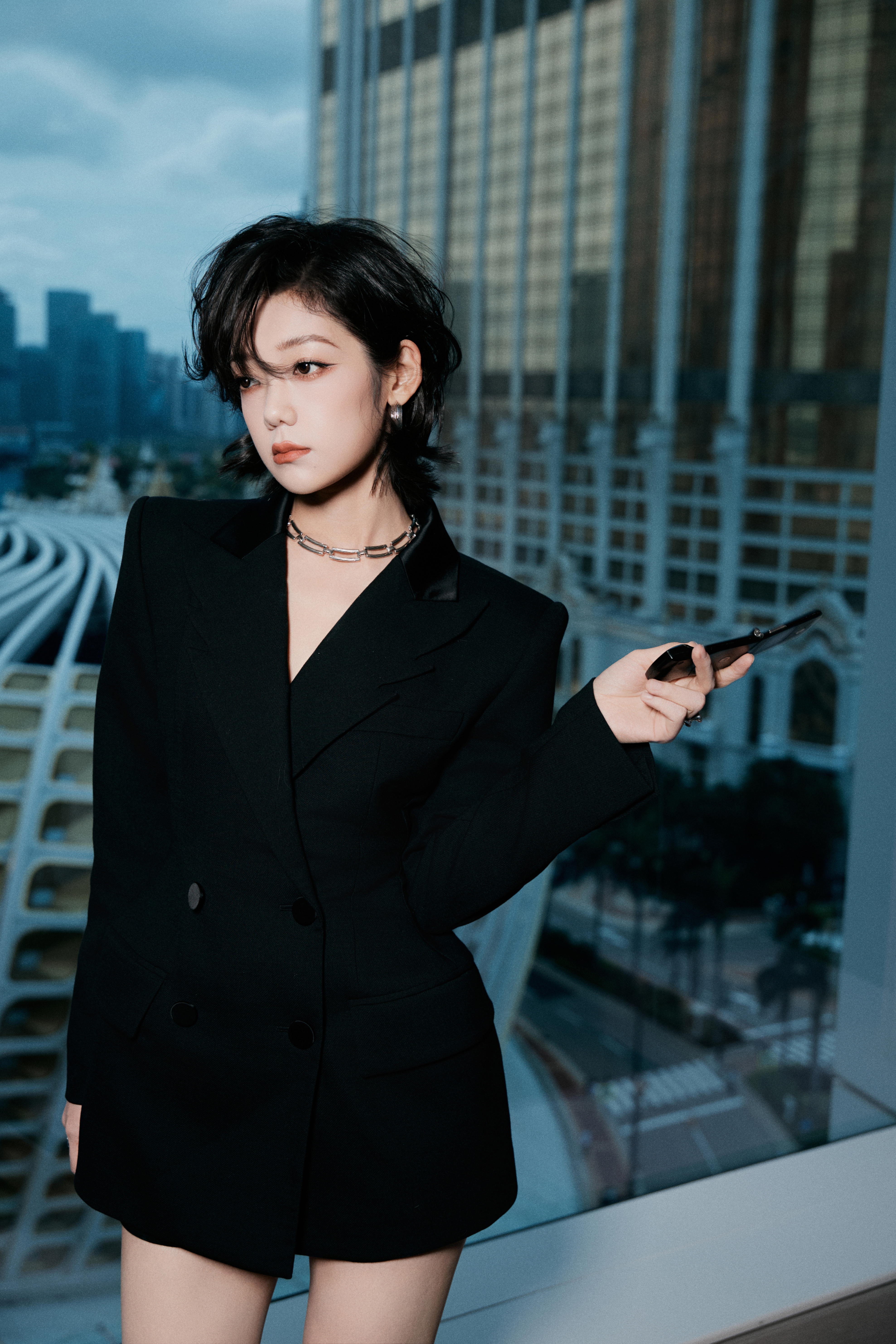 希林娜依高黑西装+细高跟，长腿杀疯了！希林娜依高演我看演唱会​​​