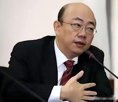 近日,台湾时事评论员郭正亮说:我发现同样是外国军舰擅闯南海,中国对日本的的态度和