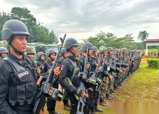 我跟你说，现代战争最扎心的一幕是什么？是柬埔寨的T-55坦克，在黑夜里，夜视