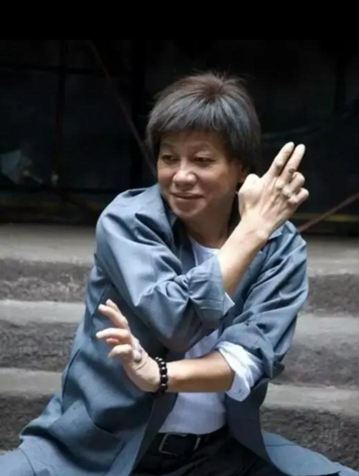 俗话说“当官在于活动，生命在于运动。”其实并非唯一。一代功夫巨星梁小龙因突发心