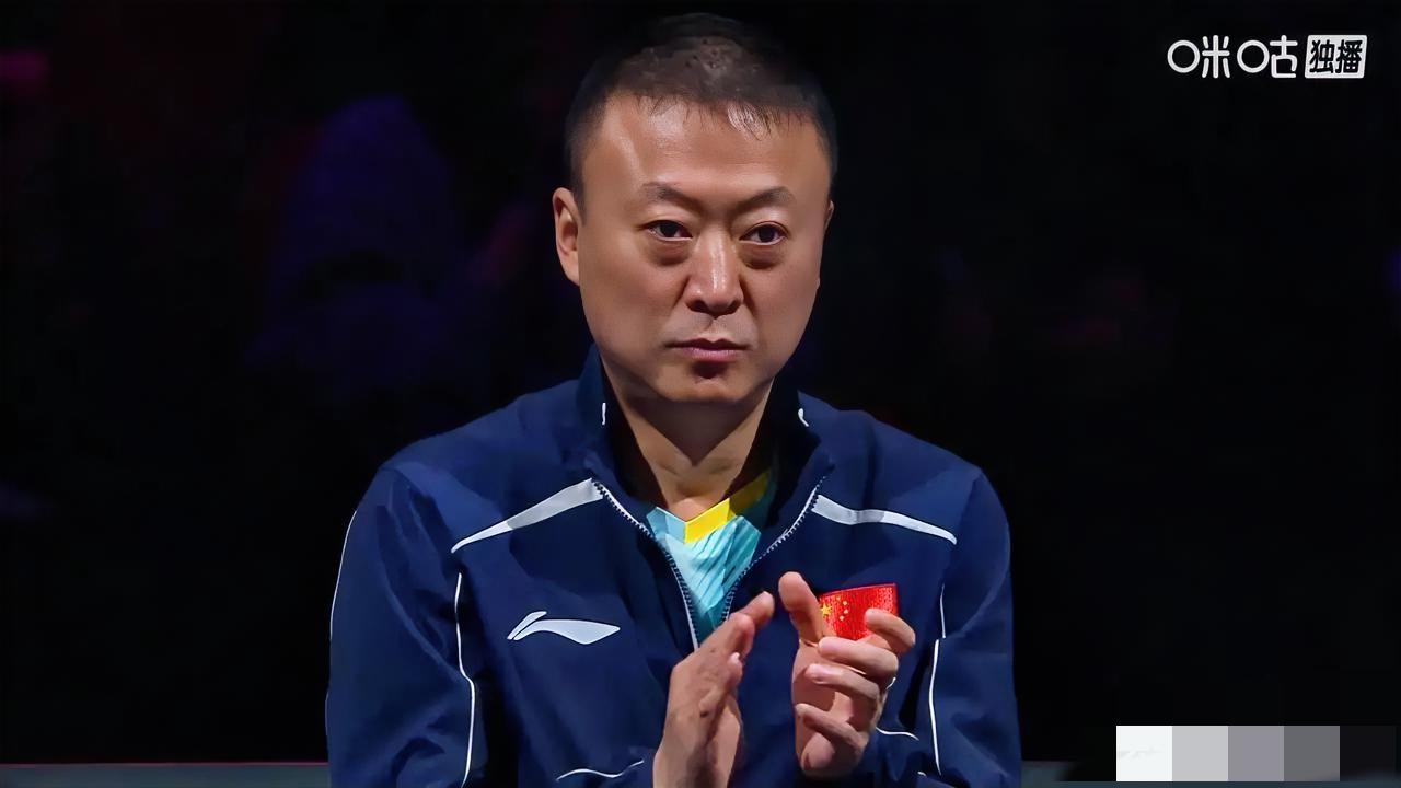 当最后一个球结束，冠军归属张本美和。那一刻，马琳朝天望了望，然后眼神突然变得