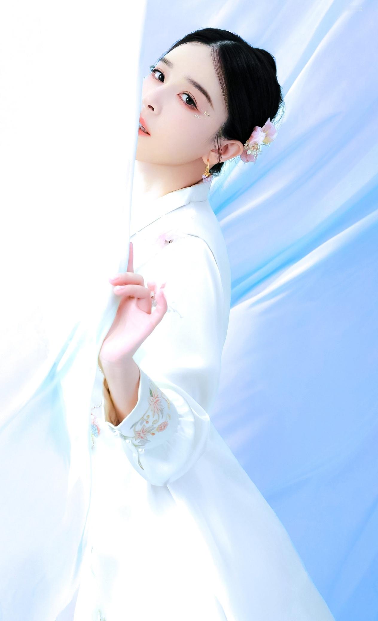 阚清子发浪姐大合照阚清子发浪姐的大合照，姐姐们如同一个大家庭一样，每一位都鲜活