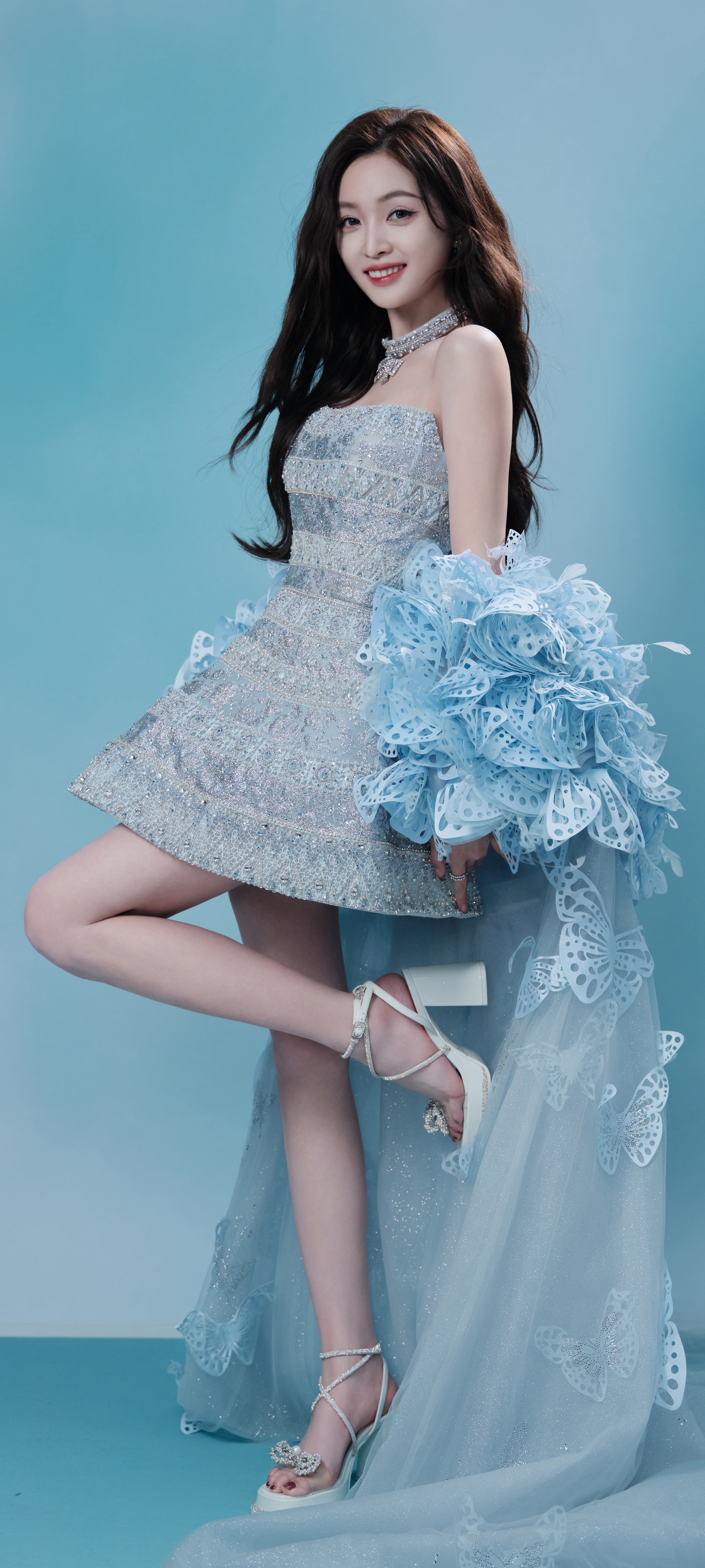 吴宣仪壁纸精选：一组高跟美腿妆造。吴宣仪