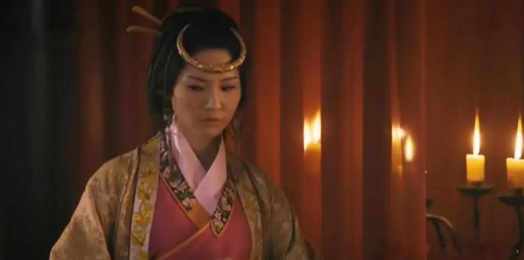 1061年，西夏国丈没藏讹庞的儿媳梁氏偷偷进宫，神色慌张地向皇帝李谅祚告密：“