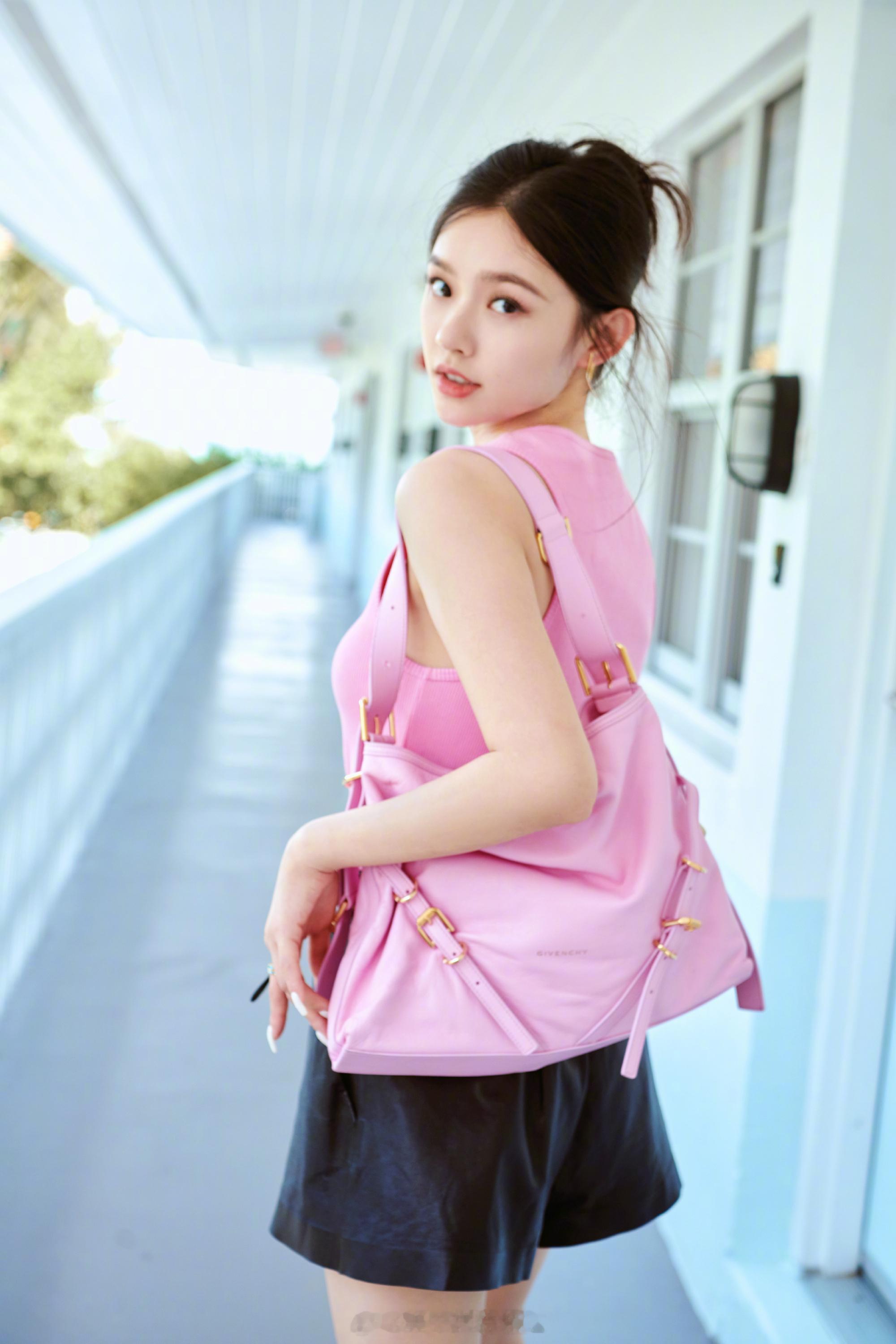 林允粉色小清新