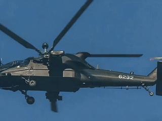 怪不得有人会说国产新一代重型武装直升机“武直21”像老美的“阿帕奇”呢？从侧面