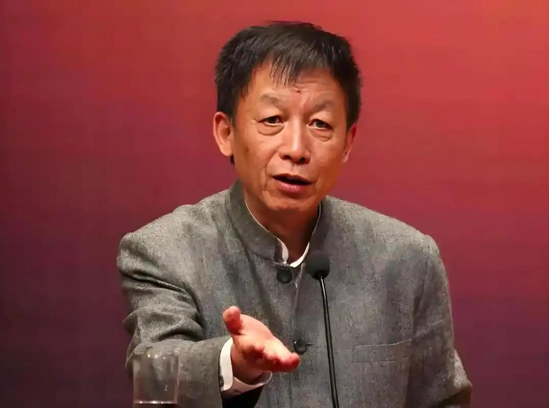 易中天走的时候，说武大的天气不好，现在一想，完全明白了！易中天在武大教书