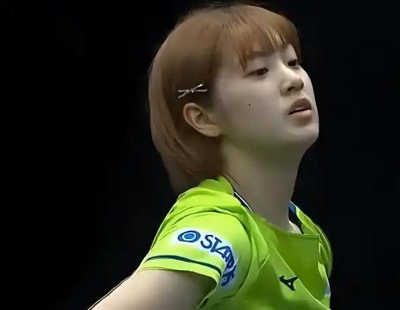 我去！朱梓予不愧是孙颖莎陪练，进步太快了，快到零封长崎美柚。第一局长崎美柚