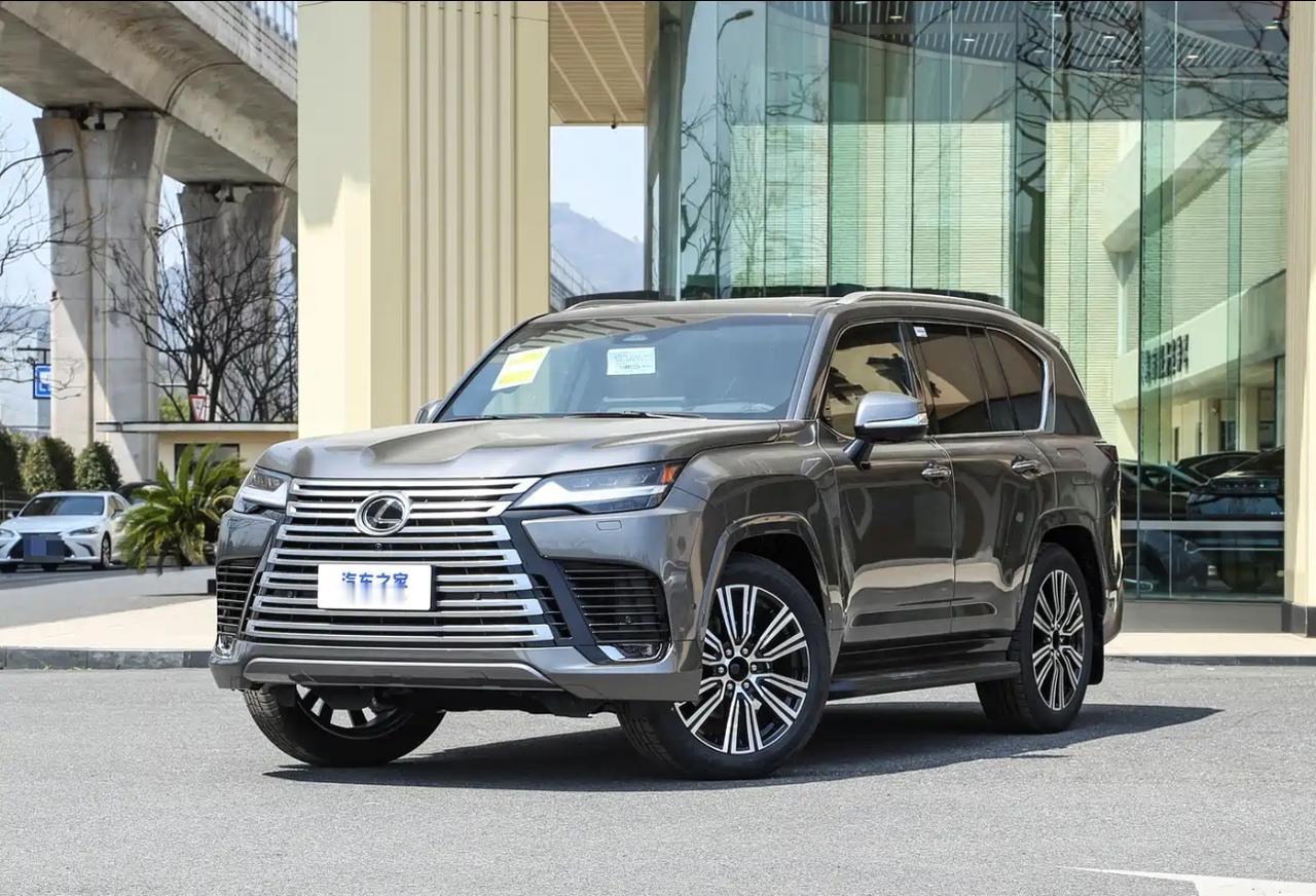 2025款雷克萨斯LX700h：官方参数与配置信息一、车型基础与动力参数