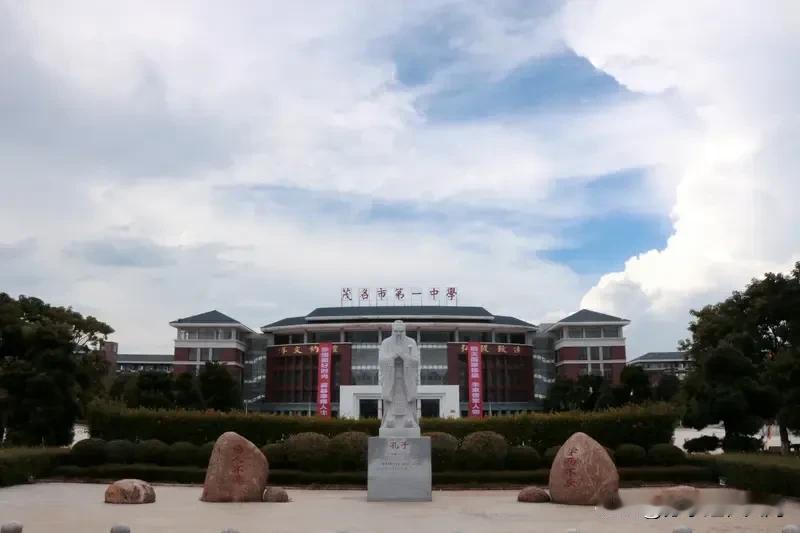 中考生或能“直升高中”，明年6月执行这消息一出来，家长和学生都炸锅了。不过截至2