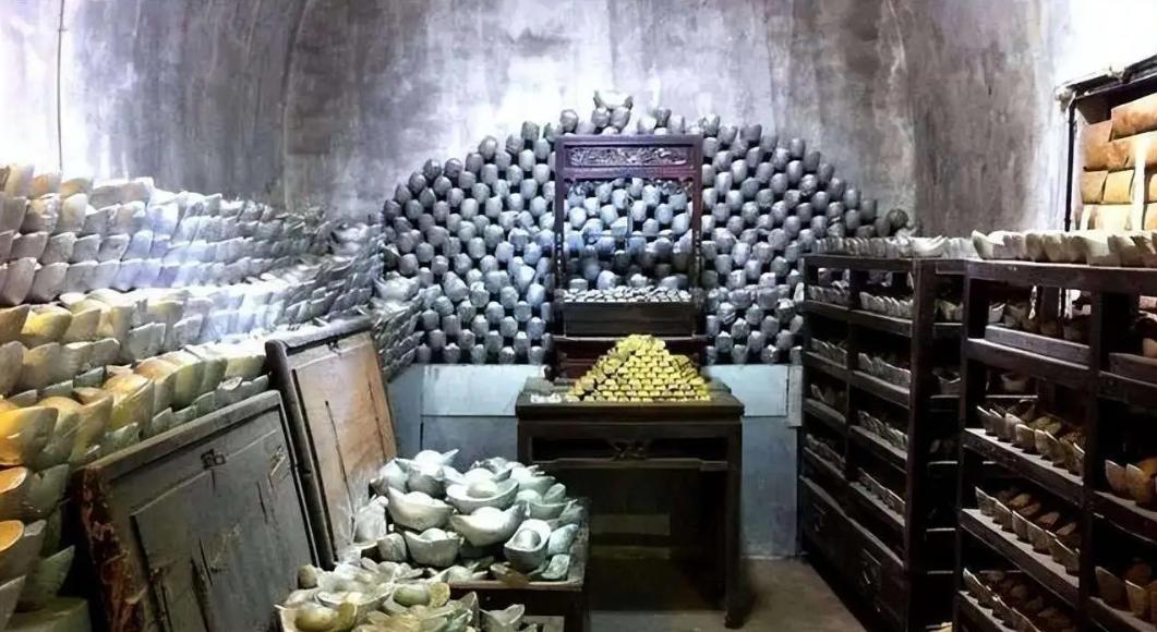 1951年，传承了六代的彝族土司李润之被执行了枪决，他私藏的300箱黄金消失得无