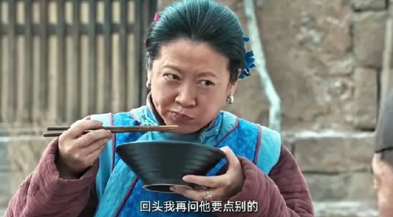 《生万物》里，还有一个小配角演的非常出彩，那就是扮演媒婆花妗子的刘晓翠，她是国家