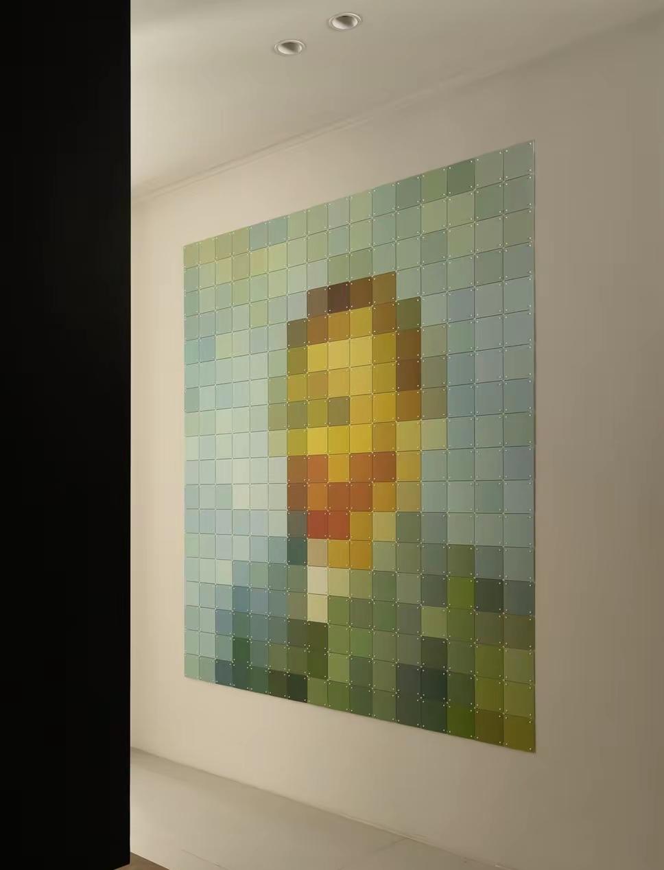 近视眼，摘了眼镜看明白了。