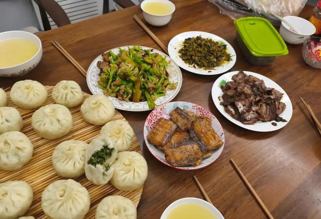 我今天狠狠怼了儿子，结婚到明年二月份五年了，儿媳妇从没做过一顿饭。晚饭儿媳妇要吃