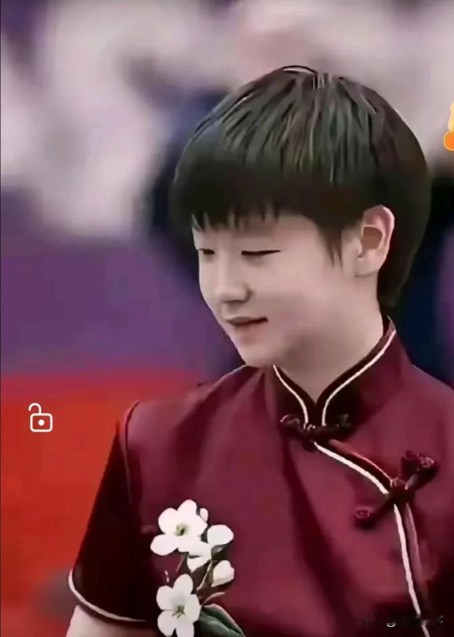 问：你喜欢国乒“孙颖莎”吗？答：喜欢，非常喜欢！原因：奶萌，可爱，纯净，