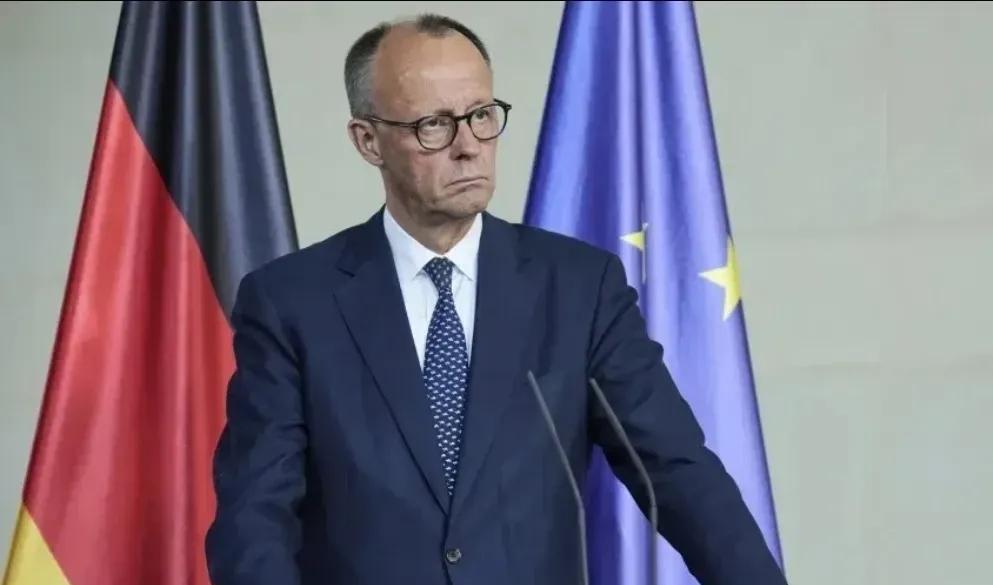 来自法国媒体10月30日消息说，德国总理默茨表示，不能任由两个最大经济体来单独决