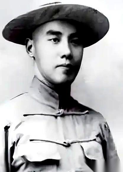 翻开民国旧档里的那串纸页，军阀之子卢小嘉的人生轨迹，离谱得让人捏一把汗。192