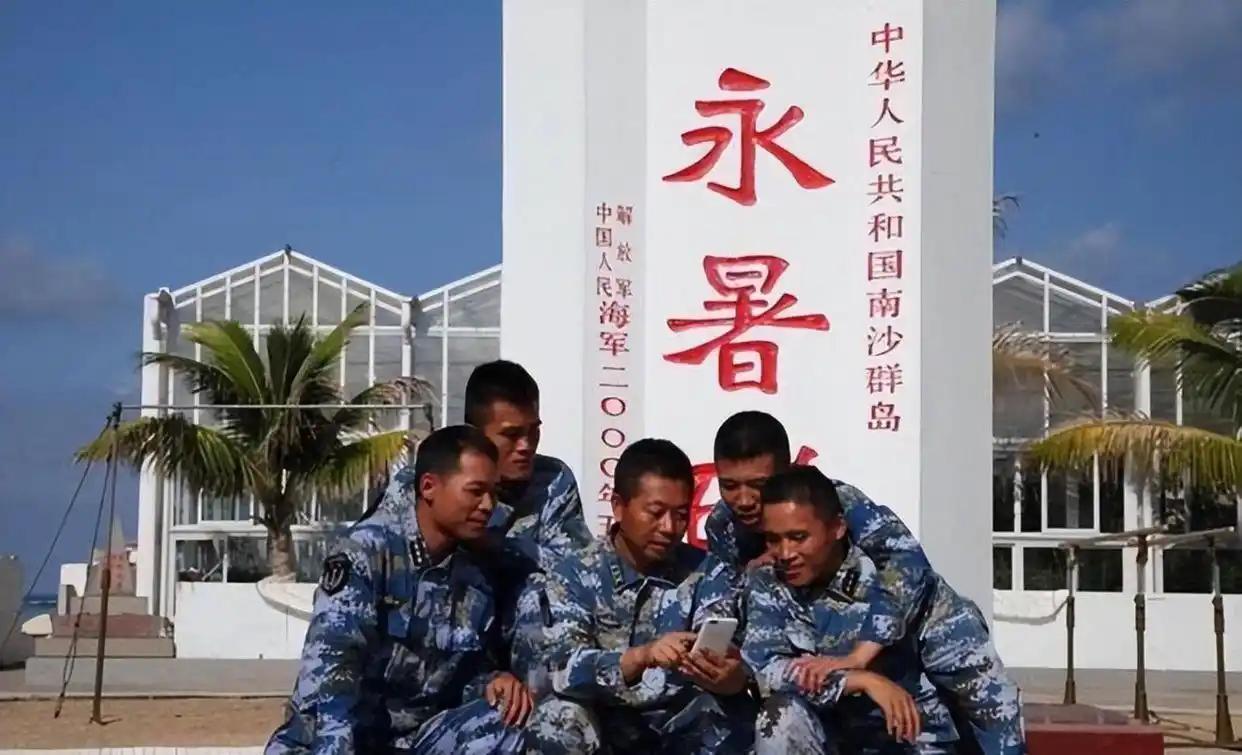 真搞不懂！一边是咱南海前线兄弟顶风冒雨守疆土，一边还要给惦记咱祖宗基业的人送援助