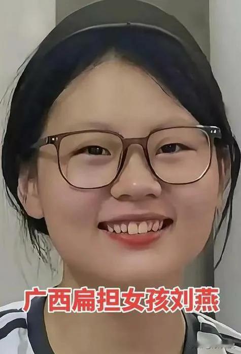 扁担女孩为什么赢得网友的尊重？有博主说她考了570分。这个分数在广西已经比一