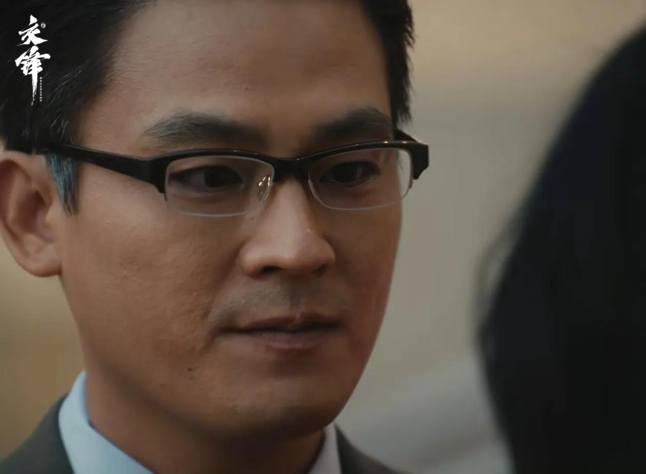 在电视剧《交锋》中欧豪扮演的间谍林看山，一点让人恨不起来。最后他被捕的时候，对金