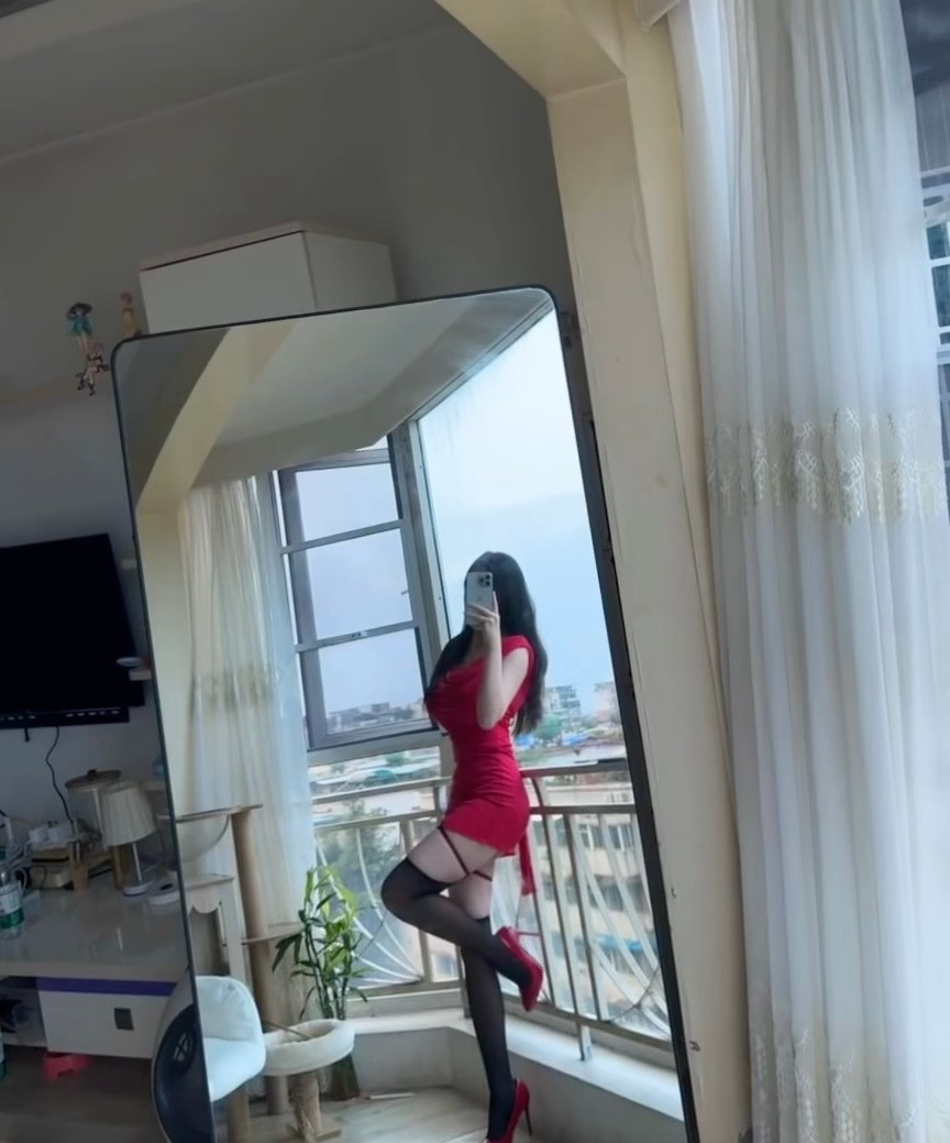 红色火辣呢穿搭​​​