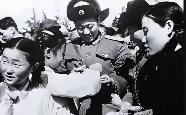 1953年3月：朝鲜新义州刑场，25岁志愿军军官光亮即将被枪决，罪名不是叛国，而