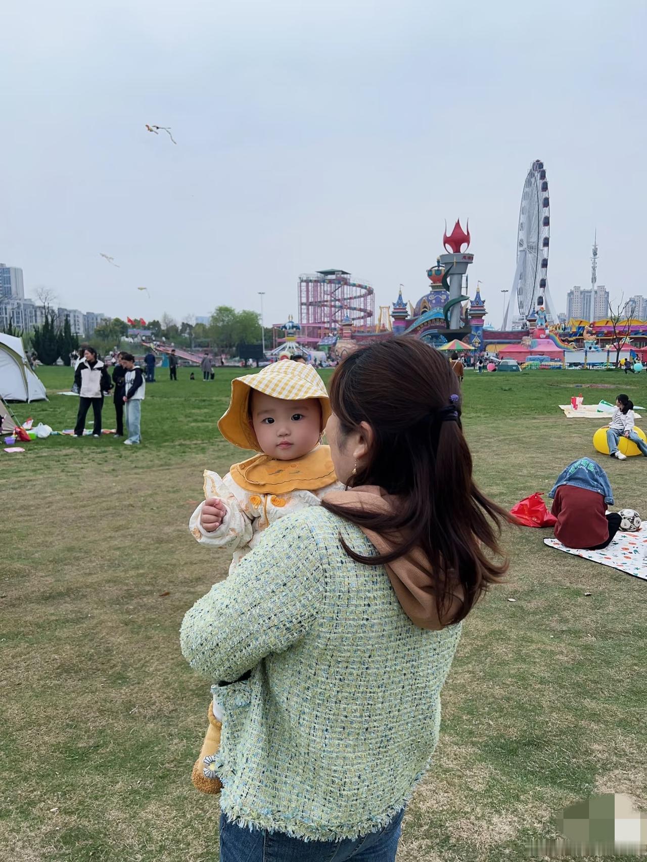 儿媳妇下班回来了，骂了我两个小时。孙子今年四岁了，在上幼儿园，每天由我接送，送