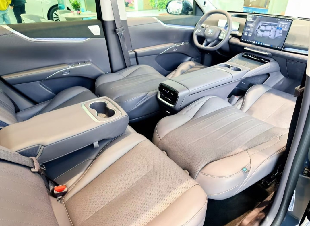 别克至境E7实车亮相综合续航1630公里，带激光雷达+五恒座舱、四座加热