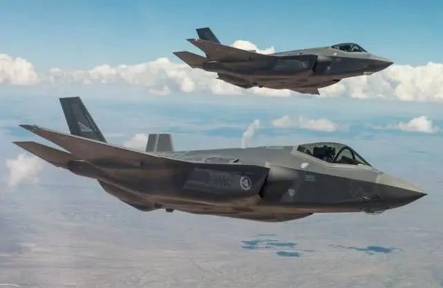 美军在琉球大量集结F-35意欲何为？近日，驻日美军司令部证实：美军有百架F-3