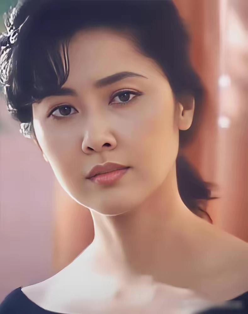 86版西游记中最美的女演员朱琳最美女儿国国王，年轻时的盛世容颜太漂亮了。五官