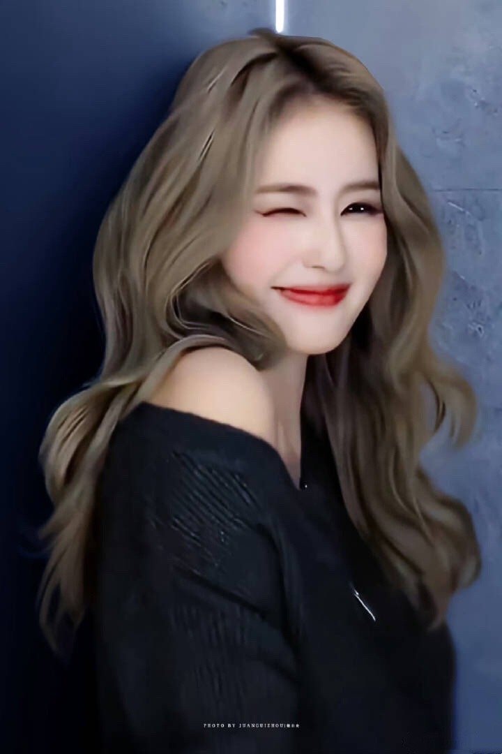 还以为今天有直播呢，点进来了就放两张美图