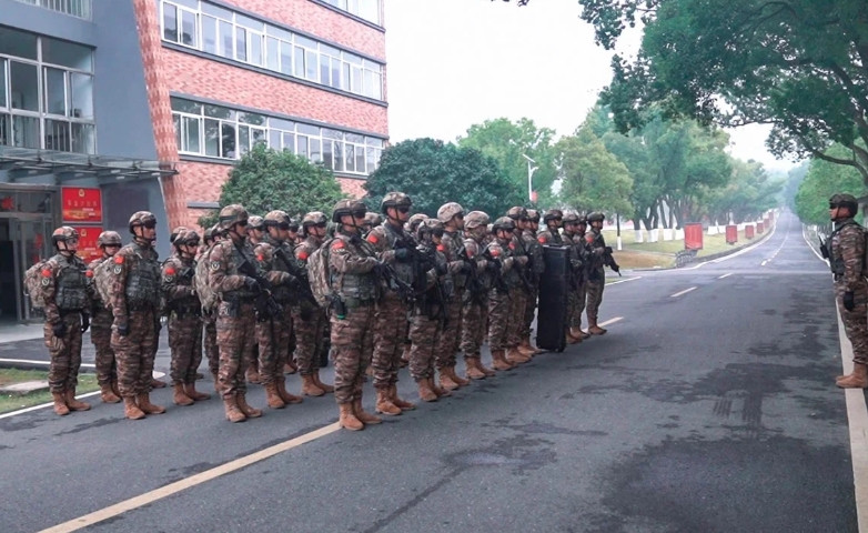 武警—机动部队武警第二机动总队厉兵秣马的冬训瞬间！一个字：帅！