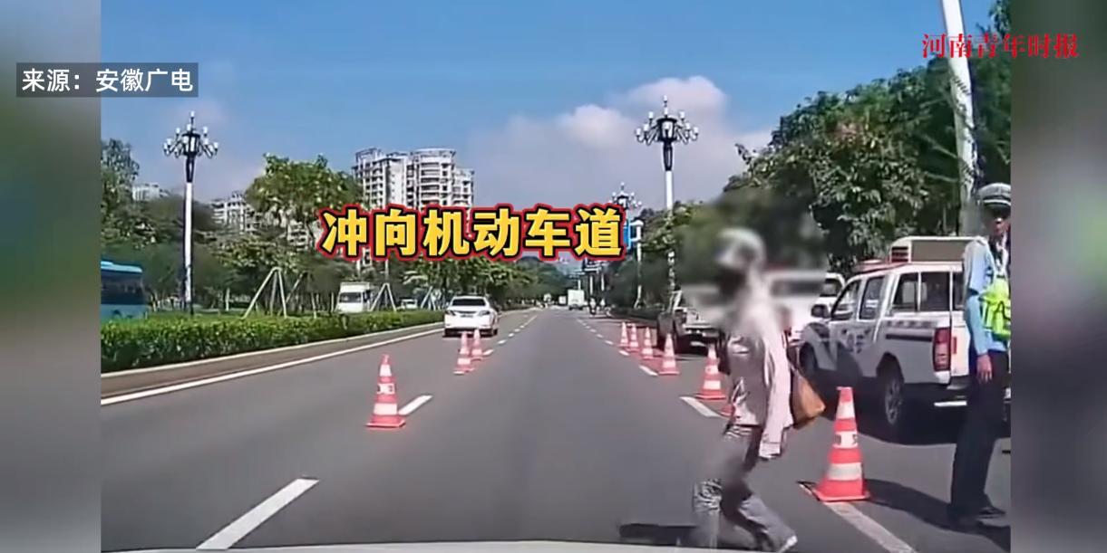 “不作就不会死！”9月18日，广东珠海，一女子在马路上被交警拦住后，拒不配合执法