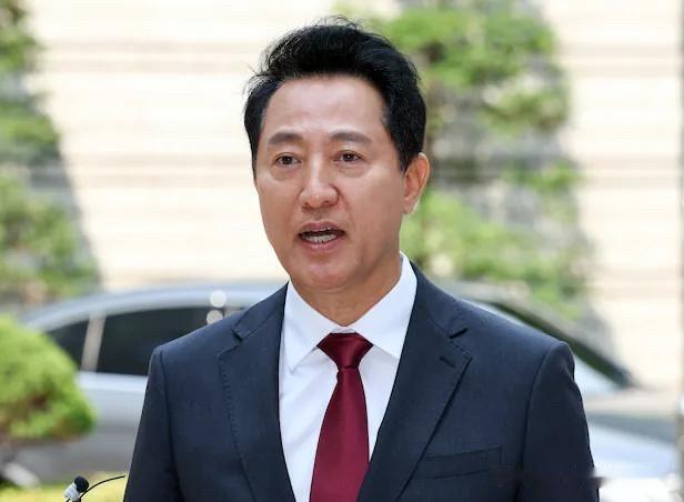 6月13日，韩国首尔市长吴世勋五连任后一改往日谨慎温和的风格，姿态愈发强硬，直指