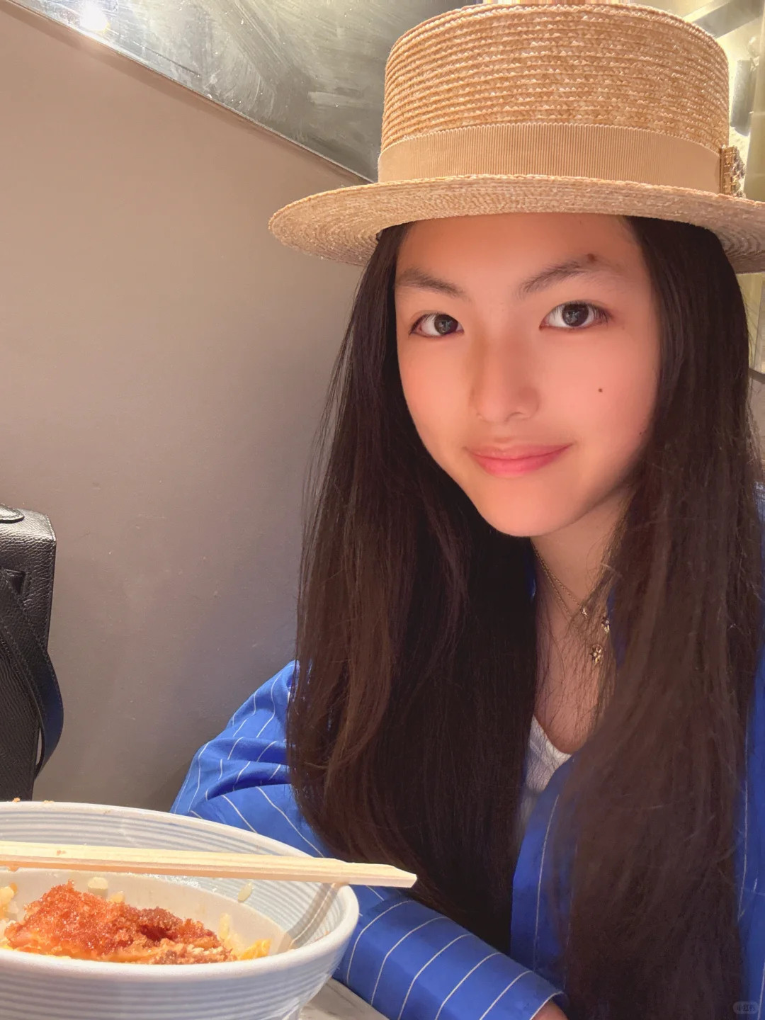 在东京逛吃逛吃的王诗龄，她还去吃了九州拉面。​​​