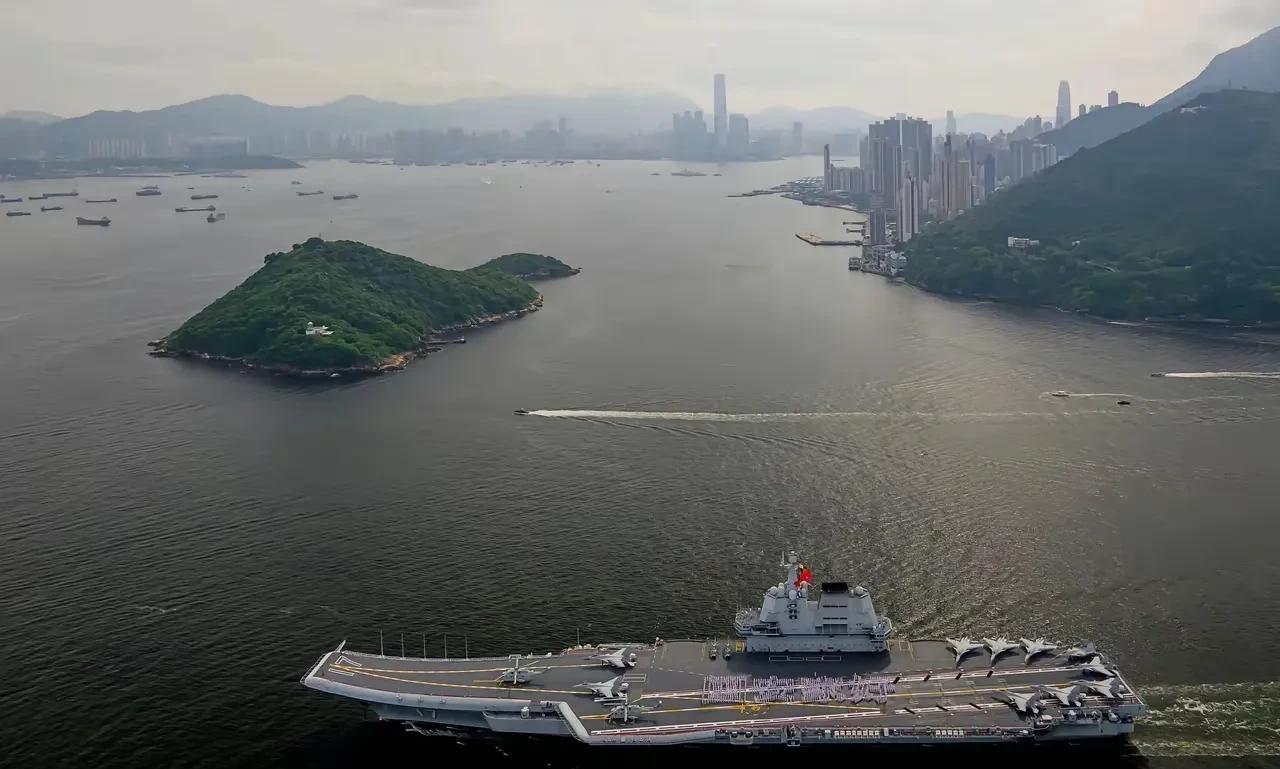 山东舰停泊香港，威尔士亲王号南逃澳大利亚！这两件事有没有联系呢？当然是有的！