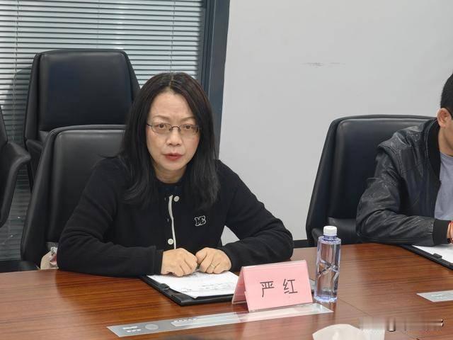 3月24日下午5点19分，江苏省人民医院病房里，57岁的严红停止了呼吸。二十多年