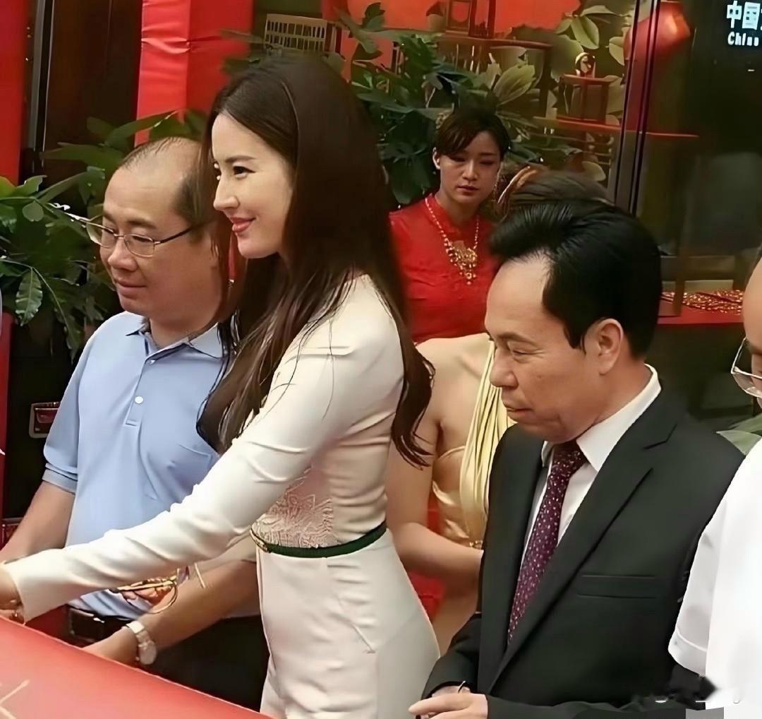 原来刘亦菲现实里长这样