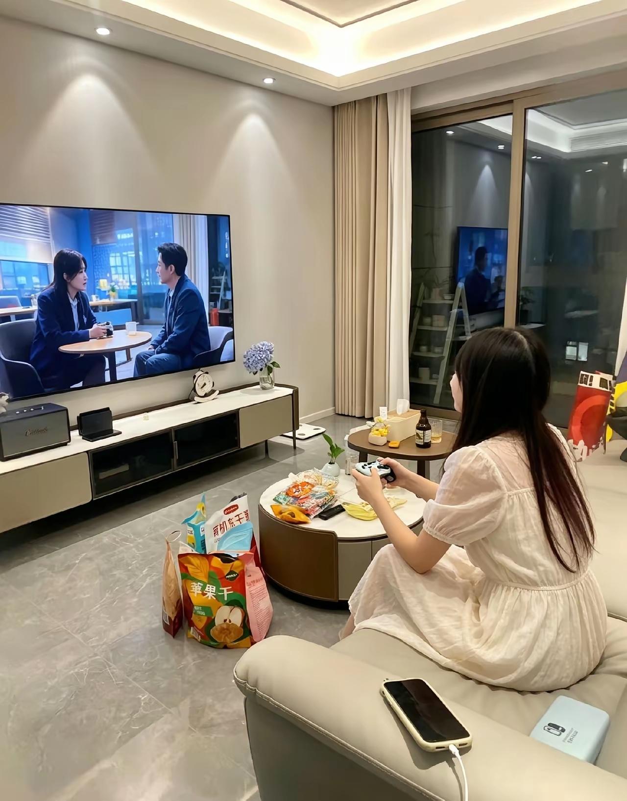我家这个儿媳妇，真是让人琢磨不透，心里又欣慰又有点小纠结。三伏天厨房里闷热难耐，