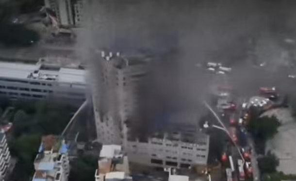 十五条活生生的人命没了，直接损失三千多万，南京一小区的大火引发原因是有人给电动车