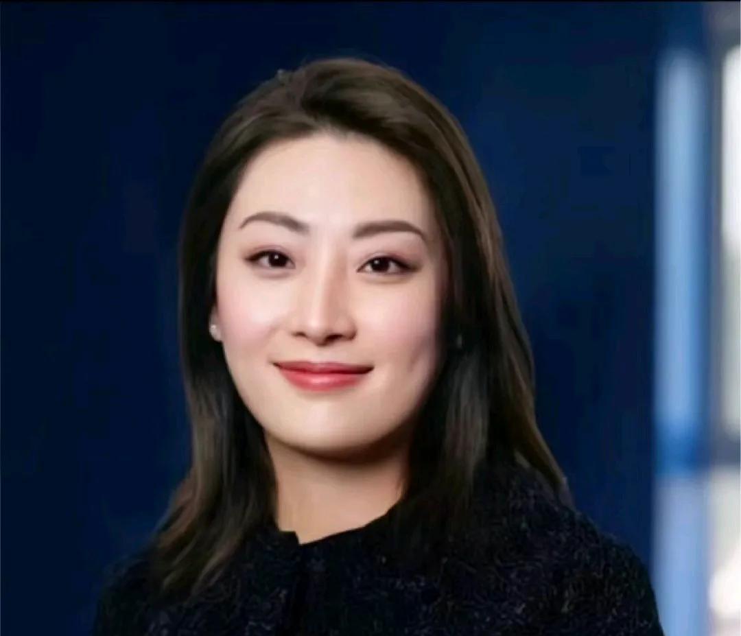 感觉宗馥莉真的不容易，斗完叔伯又要和老爹外边的私生子们斗。有人说宗馥莉40多岁