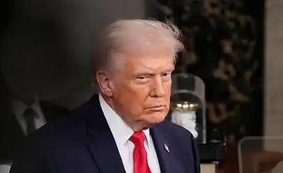 特朗普：伊朗致电美方说希望达成协议。美国总统特朗普13日在白宫对媒体称，伊朗方面