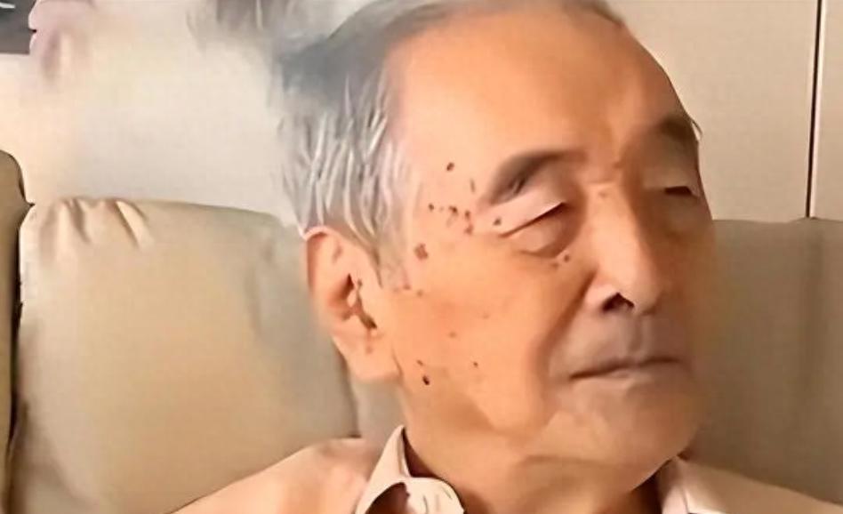 1988年，台湾老兵带着妻女回大陆看望原配妻子，没曾想，等了他50年的原配妻子，