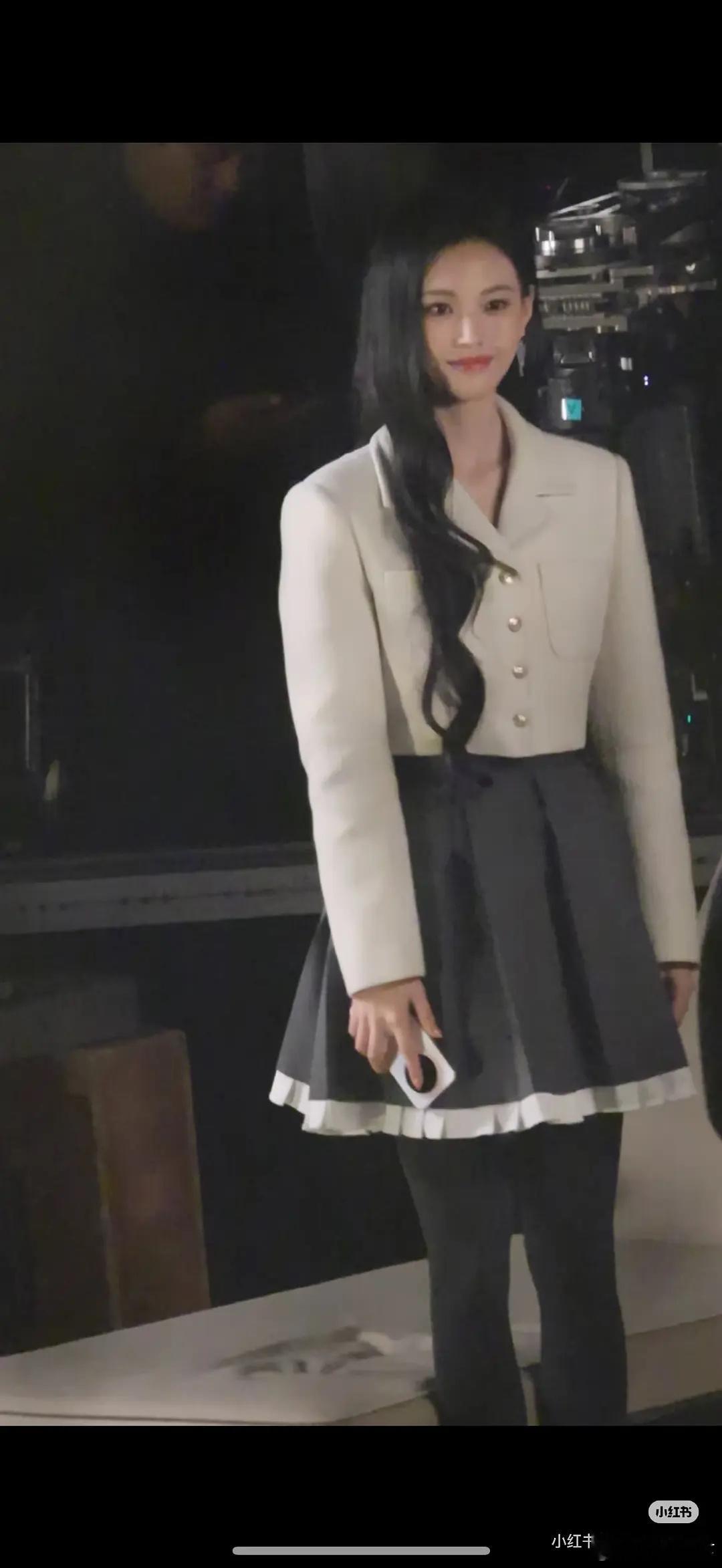 能让沈羽洁这个条件显出土气，不二之臣的造型师是个人物