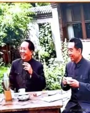 作为共和国的主要领导，毛主席和周总理居住地必须要有专门挂地图的房间，不是那种作战