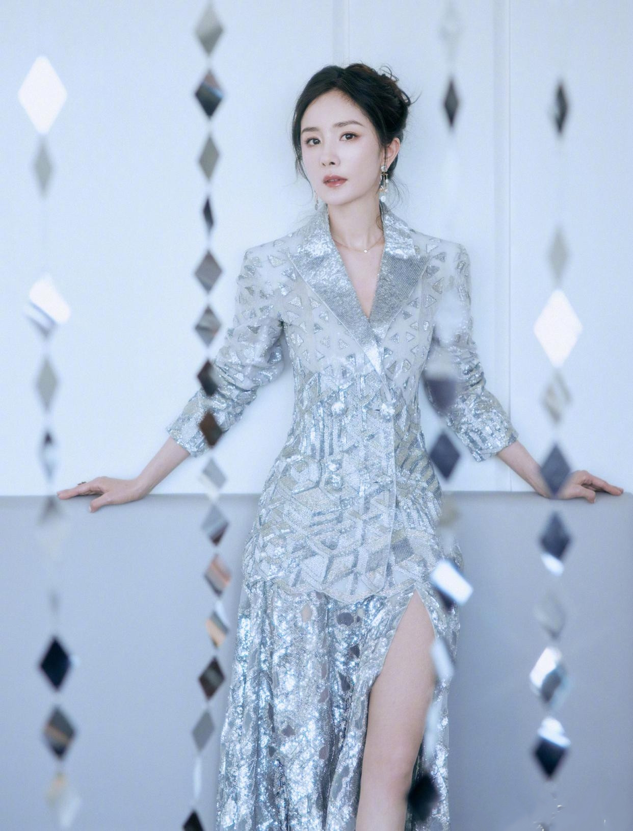 杨幂的统治区穿搭，性感妩媚动人，太美了[比心][比心][赞]