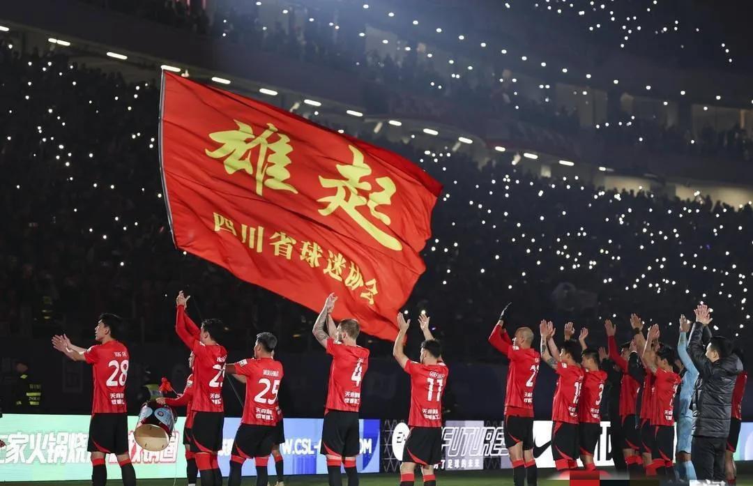 还没有夺冠，主教练与主力球员就要转投别家了吗？网上大肆报道，云南玉昆已经瞄上了