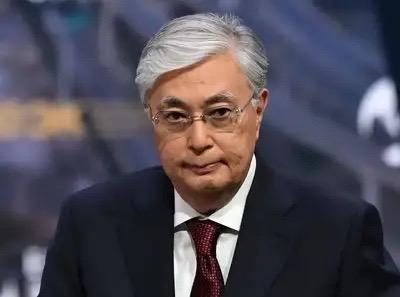 这下俄罗斯也傻眼了？此前，访日结束后，哈萨克斯坦总统前往了俄罗斯，和普京进行了会