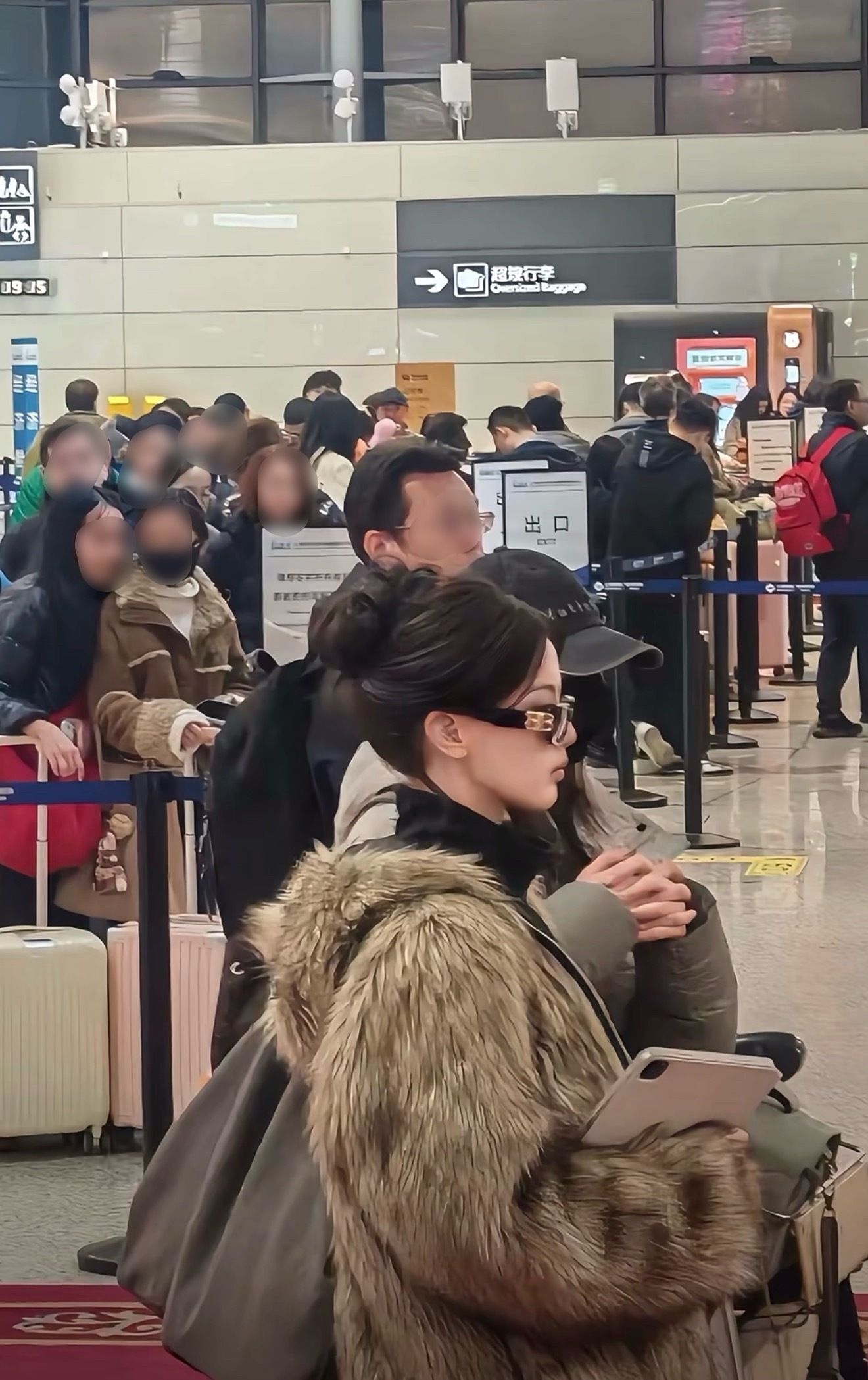 路人随拍，人群中的杨超越